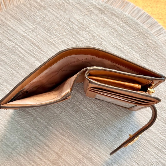 Michael Kors Signature Brown Acorn Greenwich Medium Tab Zip Around Wallet - Picture 8 of 13